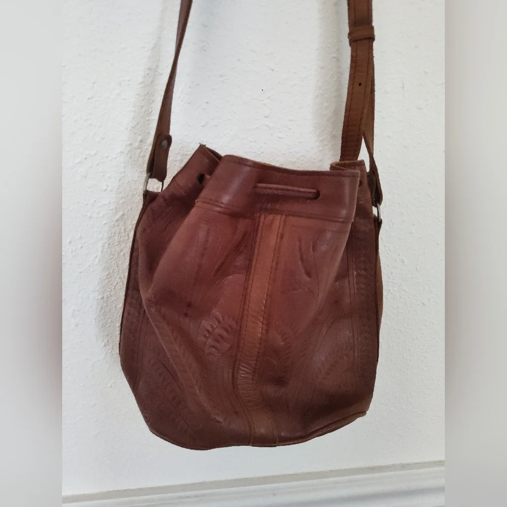 Genuine Leather New Mexico Discovery! Floral Stamping Bucket Bag - Picture 2 of 3